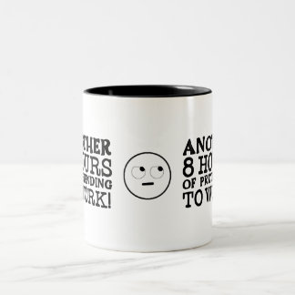 Caneca De Café Em Dois Tons Outras 8 Horas de fingir que funciona bem