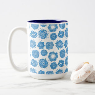 Caneca De Café Em Dois Tons Padrão Botânico Azul Elegante