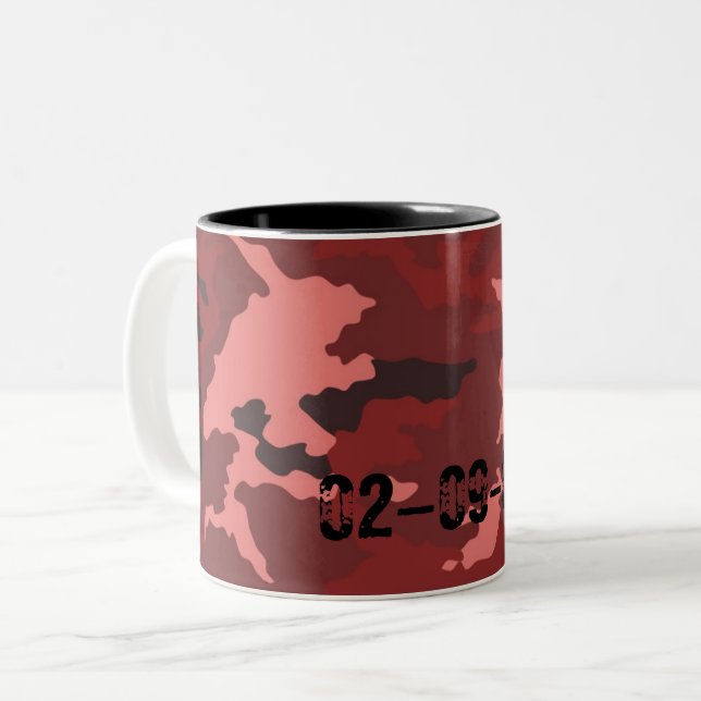 Caneca De Café Em Dois Tons Padrão de camuflagem vermelha (Frente Esquerda)