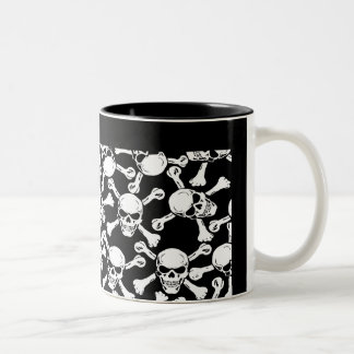 CANECA DE CAFÉ EM DOIS TONS PADRÃO DE CRUZ DE OSSOS DE CRÂNIOS GÓTICOS