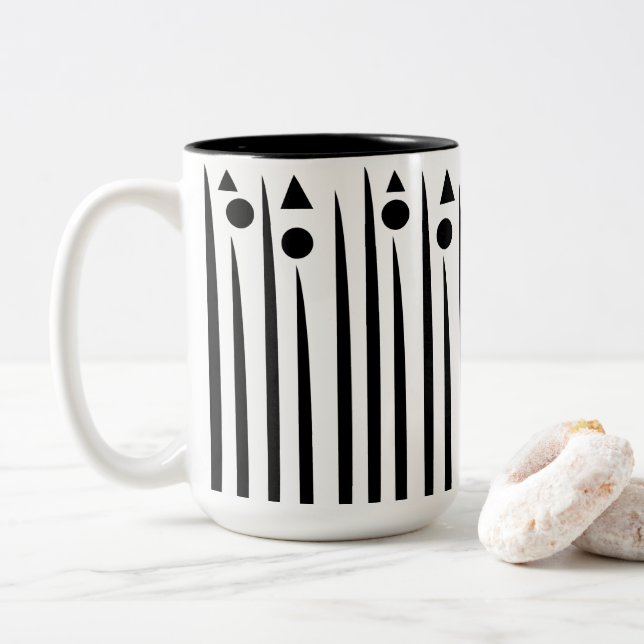 Caneca De Café Em Dois Tons Padrão de faixa de triângulo preto e branco (Com Donut)