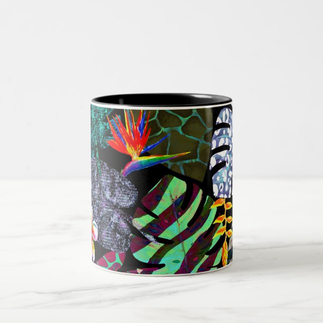 Caneca De Café Em Dois Tons Padrão de Folhas e Flores Tropicais Vibrantes (Centro)