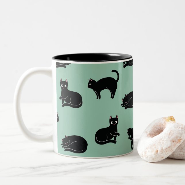 Caneca De Café Em Dois Tons Padrão de Gatos Pretos Sem Olhos (Com Donut)