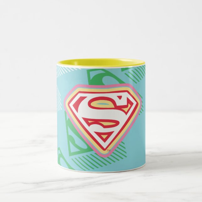 Caneca De Café Em Dois Tons Padrão de repetição do Supergirl Pastel (Centro)