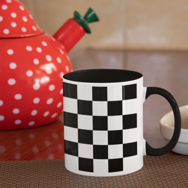 Caneca De Café Em Dois Tons Padrão Xadrez Preto e Branco (Black and White Check Pattern Two-Tone Coffee Mug)