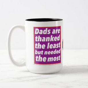 Caneca De Café Em Dois Tons Pais são agradecidos menos, mas necessários mais