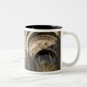 Caneca De Café Em Dois Tons Palácio Petit. Paris. França
