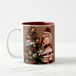Caneca De Café Em Dois Tons Papais noeis Sexy Menina perto da Árvore de Natal