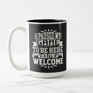 Caneca De Café Em Dois Tons Parei meu jogo para estar aqui, você é bem-vindo