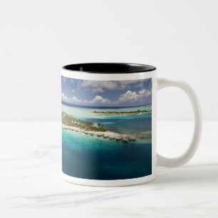 Caneca De Café Em Dois Tons Passeio de parasailing sobre a bela lagoa de Bora