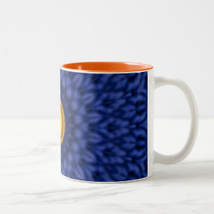 Caneca De Café Em Dois Tons Pato no azul com caleidoscópio amarelo