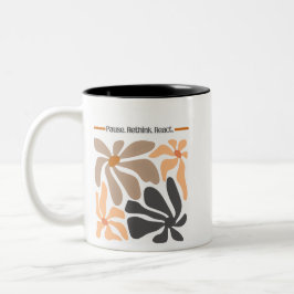 Caneca De Café Em Dois Tons Pausar. Repensar. Reagir.