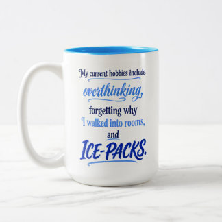 Caneca De Café Em Dois Tons Pensar Demais & Bolsas de Gelo | Humor da Meia-Ida