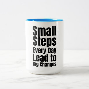 Caneca De Café Em Dois Tons Pequenos Passos Todos os Dias Levam a Grandes Muda