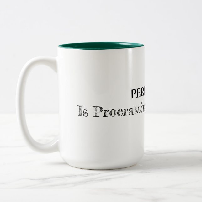 Caneca De Café Em Dois Tons Perfeição é Procrastinação em Disguise (Esquerda)