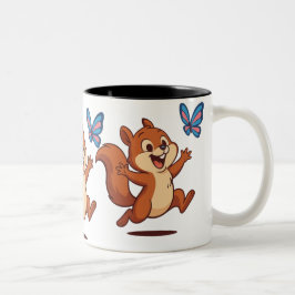 Caneca De Café Em Dois Tons Perseguição Alegre – Esquilo Feliz & Borboleta