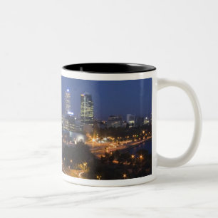 Caneca De Café Em Dois Tons Perth, Austrália. Vista do centro de Perth a parti