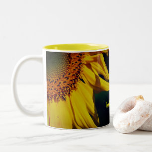 Caneca De Café Em Dois Tons Pétalas de girassol Personalizadas Florais