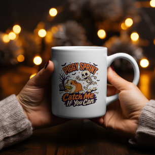 Caneca De Café Em Dois Tons Piggy Sprint Halloween   Esqueleto Persegue Porqui