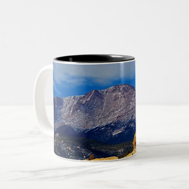 Caneca De Café Em Dois Tons Pikes Pico com Árvore em Primeiro Plano (Frente Esquerda)