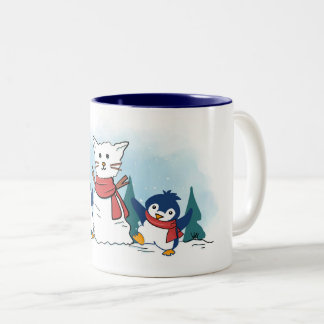 Caneca De Café Em Dois Tons Pinguins fofos construindo um Snowcat de Natal