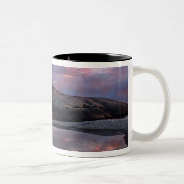 Caneca De Café Em Dois Tons Piscina da maré pelo farol (Direita)