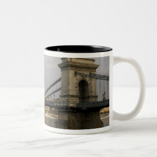 Caneca De Café Em Dois Tons Ponte de cadeias de Szechenyi (Szechenyi lanchid),