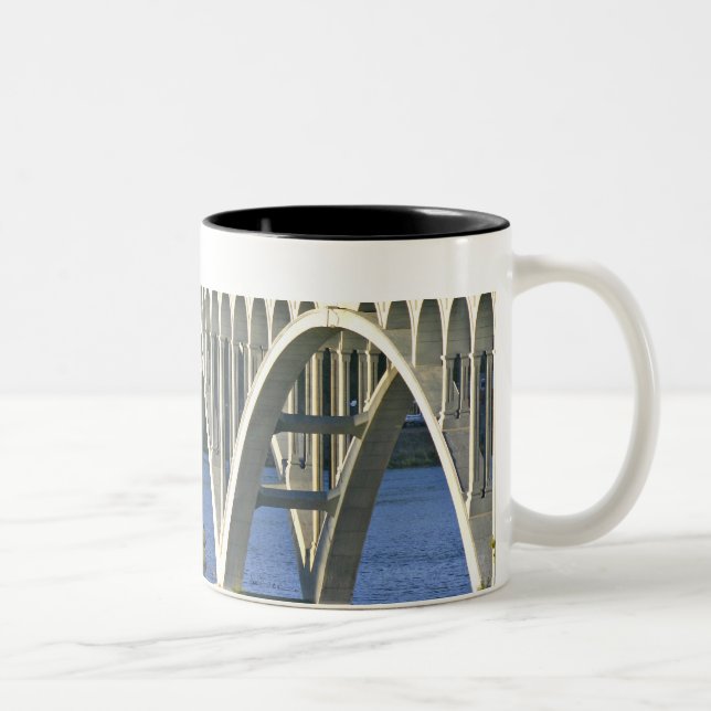 Caneca De Café Em Dois Tons Ponte Patterson Memorial rodovia 101 sobre (Direita)