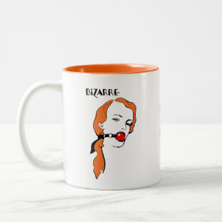 Caneca De Café Em Dois Tons [Pop art da menina amordaçada estranha do vintage]