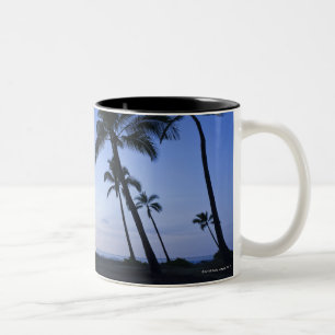 Caneca De Café Em Dois Tons Por do sol na baía de Kahaluu em Kona, Havaí
