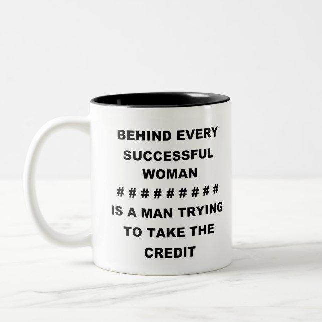 CANECA DE CAFÉ EM DOIS TONS POR TRÁS DE CADA MULHER BEM-SUCEDIDA (Esquerda)