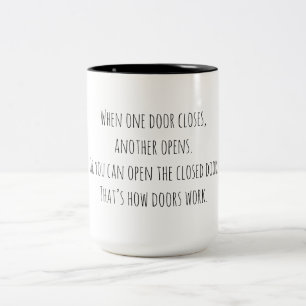 Caneca De Café Em Dois Tons Portas de Humor Sarcástico Abrem e Fecham