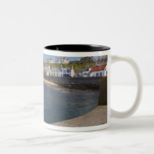 Caneca De Café Em Dois Tons Porto, Findochty, Moray, Escócia, Reino Unido