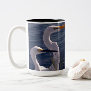Caneca De Café Em Dois Tons Posicionando Egrets