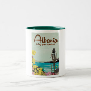 Caneca De Café Em Dois Tons Poster de viagens vintage da paisagem da Albânia.
