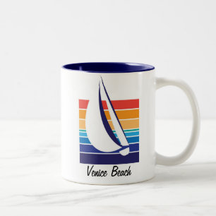 Caneca De Café Em Dois Tons Praia de Square_Venice da cor do barco