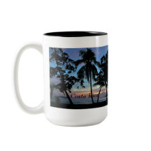 Praia tropical no por do sol