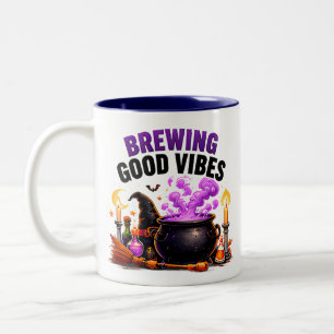 Caneca De Café Em Dois Tons Preparando Boas Vibrações Bruxa Divertida Caldeirã