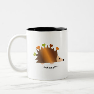 Caneca De Café Em Dois Tons Preso em seus Hedgehogs e corações