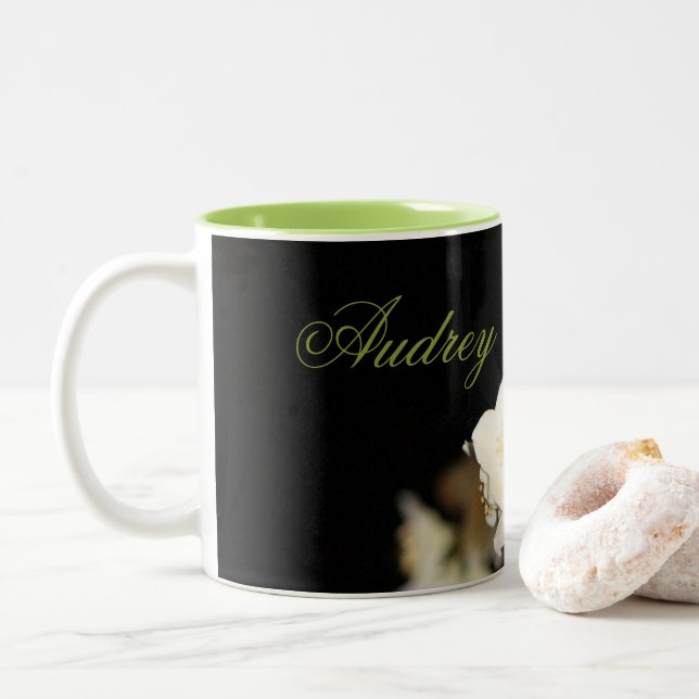 Caneca De Café Em Dois Tons Preto Com Flores Brancas (Com Donut)