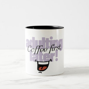 Caneca De Café Em Dois Tons Primeiro Café, Adulto Depois Citação Divertida de