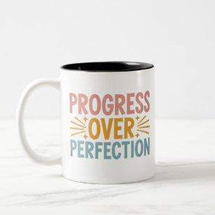 Caneca De Café Em Dois Tons Professor Progresso em vez de Perfeição Volta às A