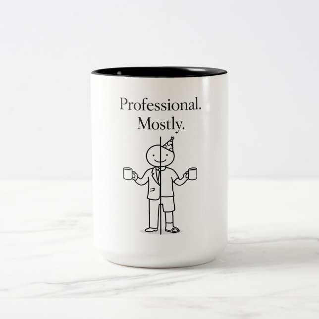 Caneca De Café Em Dois Tons Profissional. Quase sempre. – Humor de Escritório  (Centro)