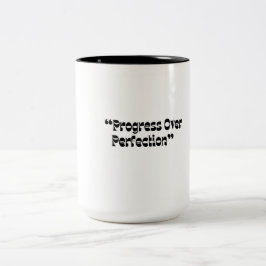Caneca De Café Em Dois Tons Progressos Em Termos De Perfeição Lembrança De Cre