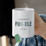 Caneca De Café Em Dois Tons Promovido à FUN-CLE EST 2025 | Tio Novo Engraçado<br><div class="desc">Diga olá ao tio mais novo (e mais legal) do mundo! Esta caneca de café "Promoted to FUN-CLE EST 2025" faz um presente perfeito para um tio que está pronto para trazer a diversão. Projetado em pastéis leves e neutros com uma reviravolta ousada e brincalhona, é uma maneira excelente de...</div>
