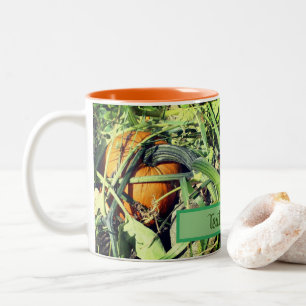 Caneca De Café Em Dois Tons Pumpkin Na Natureza Da Vinha Personalizado