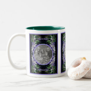 Caneca De Café Em Dois Tons Púrpura Clematis No Quadro De Fronteira Adicionar