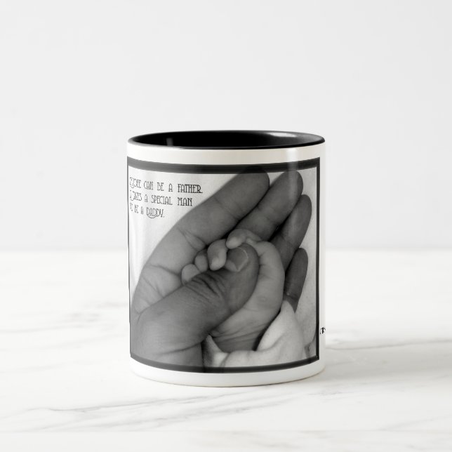 Caneca De Café Em Dois Tons Qualquer um pode ser um pai (Centro)