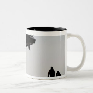 Caneca De Café Em Dois Tons Rápido-corda dos pessoais fora de um SH-60F