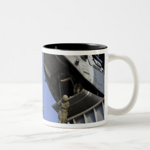 Caneca De Café Em Dois Tons Rápido-cordas de um soldado